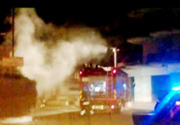 Giarre, in azione il racket delle auto rubate: a fuoco Alfa 147