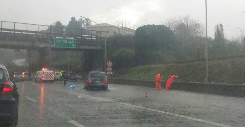 Maltempo, ospedale di Acireale isolato