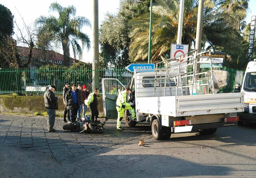 Carrabba, grave incidente tra una moto e un autocarro: un ferito