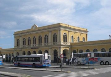 Catania, tenta di impiccarsi alla stazione. Salvato dalla polizia