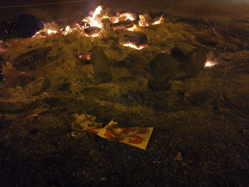 Comitato cittadino ospedale: bruciati i manifesti nel ceppo natalizio