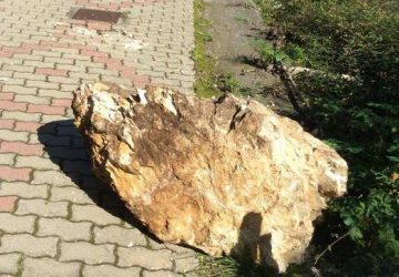 Castelmola: crollano massi da una parete rocciosa