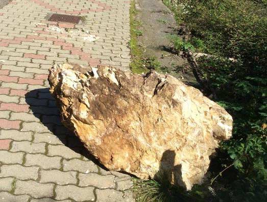 Castelmola: crollano massi da una parete rocciosa