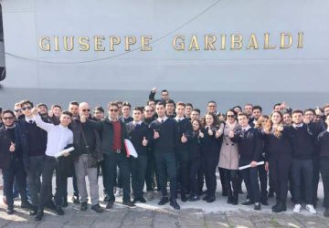 Gli alunni del Nautico &ldquo;L. Rizzo&rdquo; in visita sulla portaerei &ldquo;Giuseppe Garibaldi&rdquo;