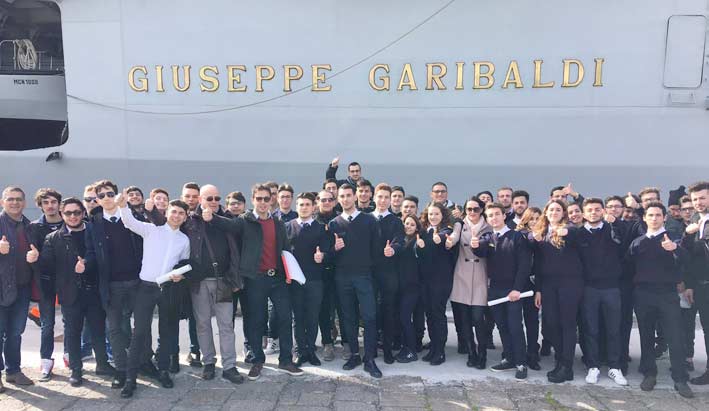 Gli alunni del Nautico “L. Rizzo” in visita sulla portaerei “Giuseppe Garibaldi”