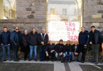 Randazzo: gli operatori ecologici, senza stipendio da mesi, incrociano le braccia