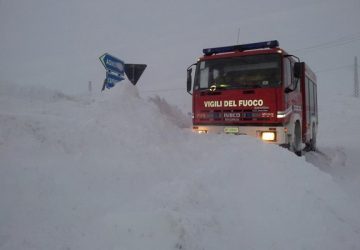 Emergenza neve, auto in panne a Milo e Sant'Alfio soccorse dai Vigili del fuoco