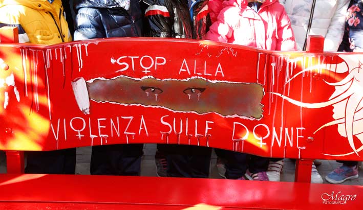 Randazzo: una panchina rossa contro la violenza verso le donne