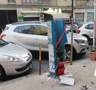 Catania: 28 ordigni contro i parchimetri di Sostare. Danni per 160.000 euro
