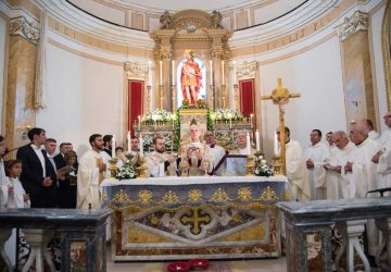 Aci Trezza: folla di fedeli ed emozioni per il rito di consacrazione e dedicazione della chiesa madre