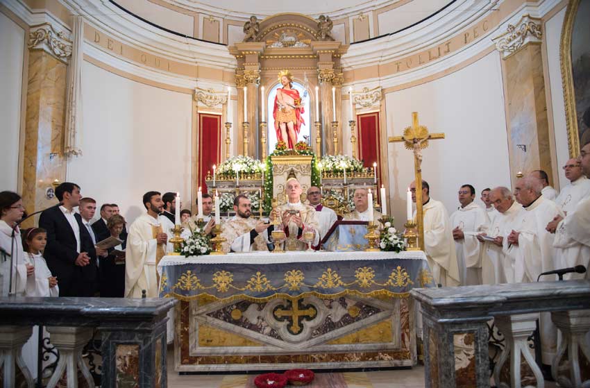 Aci Trezza: folla di fedeli ed emozioni per il rito di consacrazione e dedicazione della chiesa madre