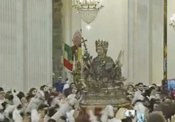 Catania: Sant&rsquo;Agata rientra in cattedrale