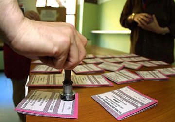 Giarre, selezione scrutatori: la scelta "diretta" di nominare amici e parenti di qualche impiegato