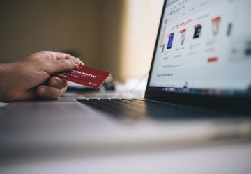 Regali di Natale, cresce lo shopping online, ecco perch&eacute;