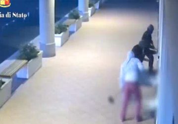 Tentano furto con spaccata in un negozio. Arrestati FOTO VIDEO