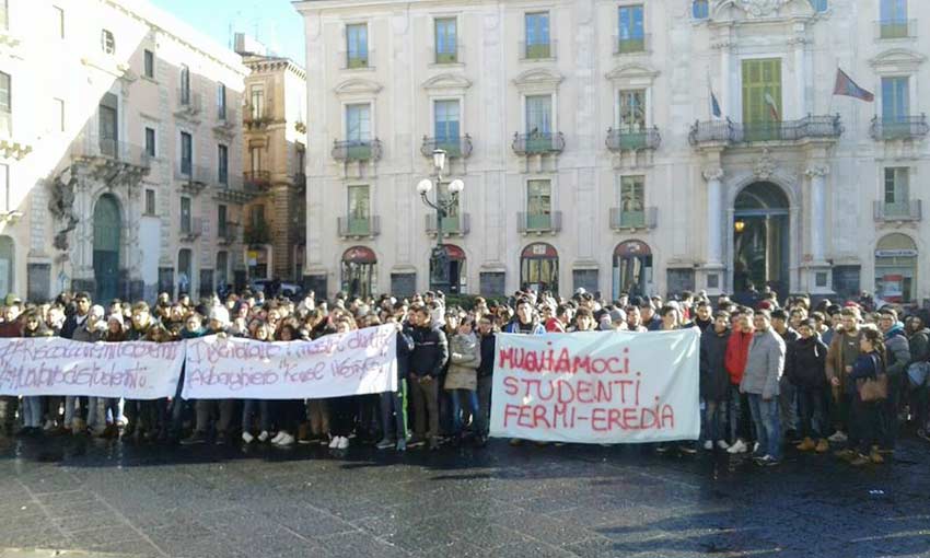 Catania, l’alberghiero “K. Wojtyla” in autogestione. Gli studenti protestano