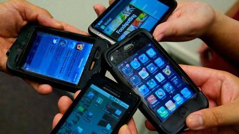 Riecco i telefoni cellulari al Comune di Giarre