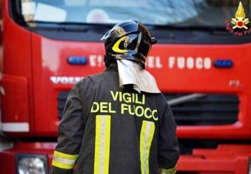 Catania, diversi incendi in zone rurali. Interventi dei Vigili del fuoco