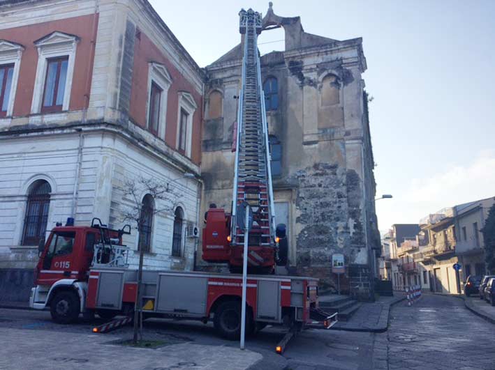Giarre: controlli dei Vigili del fuoco alla chiesa del Convento VIDEO